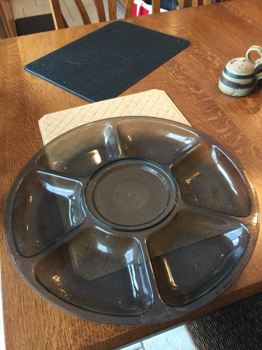 Round Plastic Serving Tray with Six Compartments 17